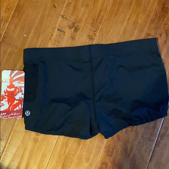 Lululemon Run: Dash Short NWT - Picture 6 of 7